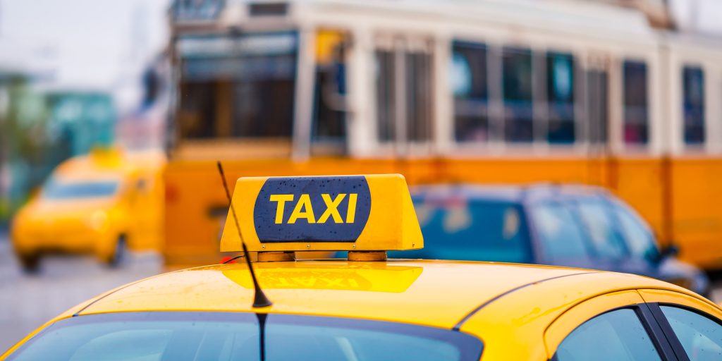 Airport Taxi Melbourne 24 delivers the best airport transfer service for the best business travel